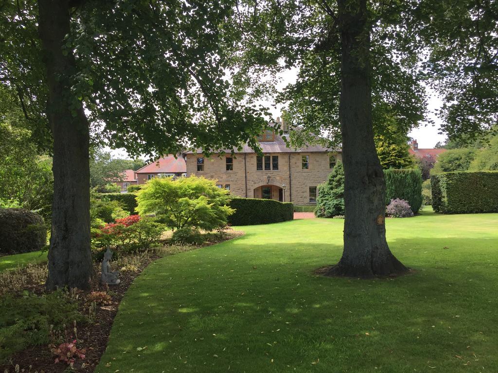 Guest house West Acre House
